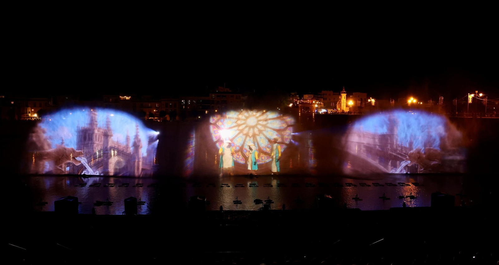 Así es la nueva edición de 'Navigalia': las fotos del espectáculo en el río