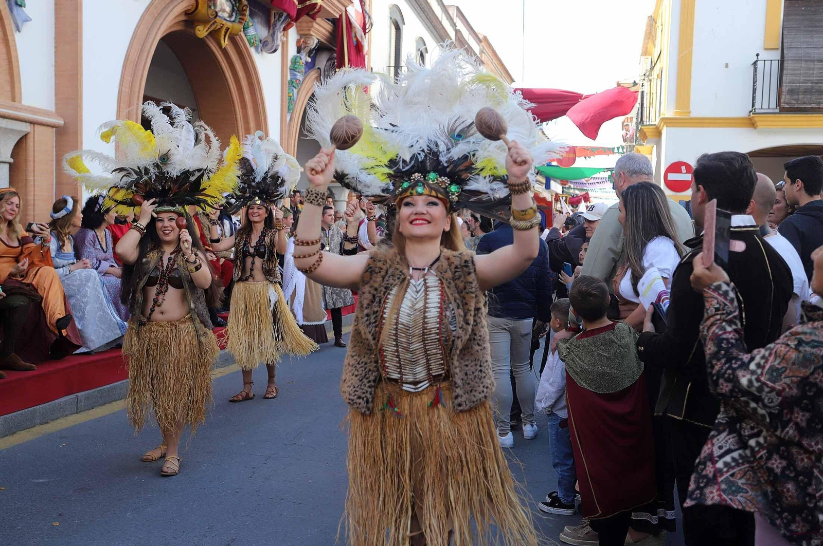 Imágenes del gran ambiente en la Feria Medieval de Palos de la Frontera, Huelva