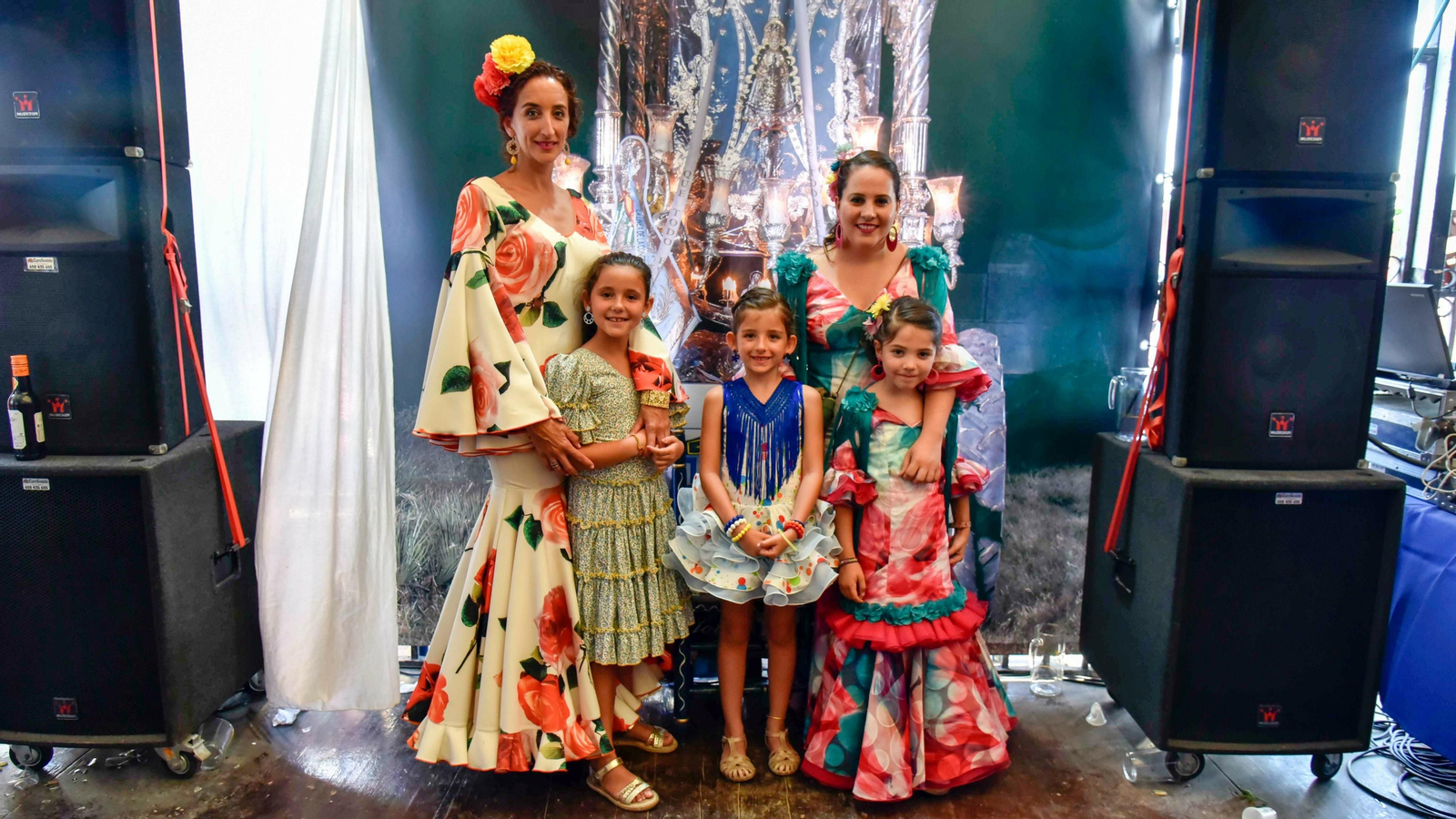 Ambiente en las caseta en el Domingo Rociero