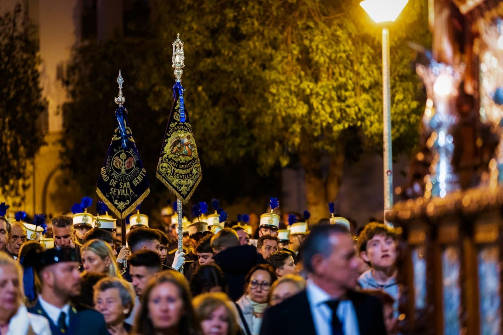El banderín de la Encarnación tras el misterio de la Humildad