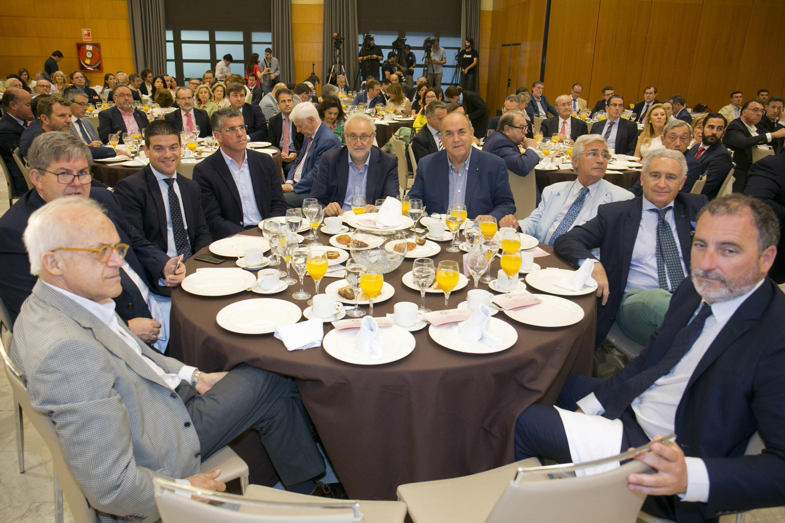 Las imágenes del Foro Joly con Elías Bendodo