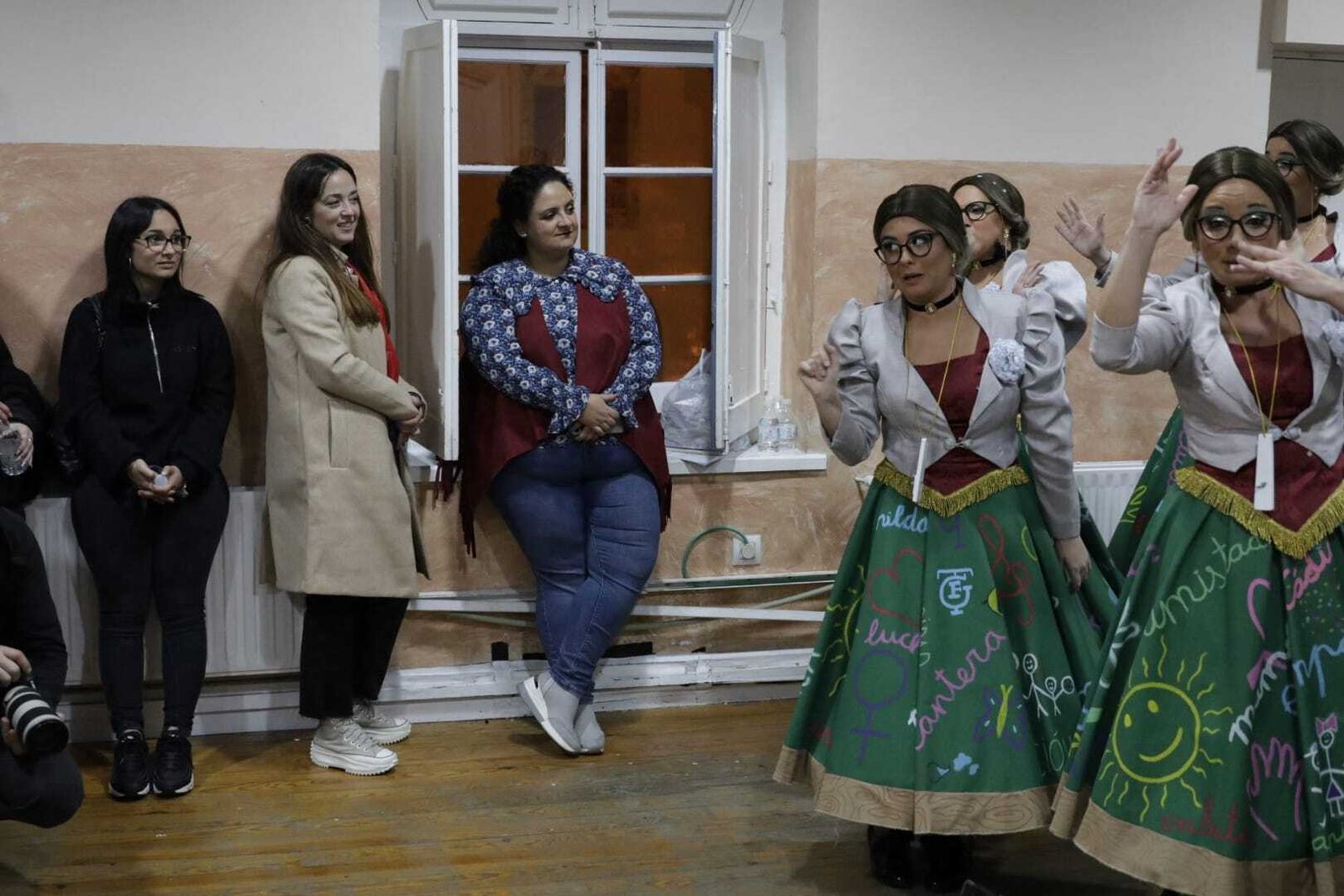 Comparsa La tía de la tiza en camerinos