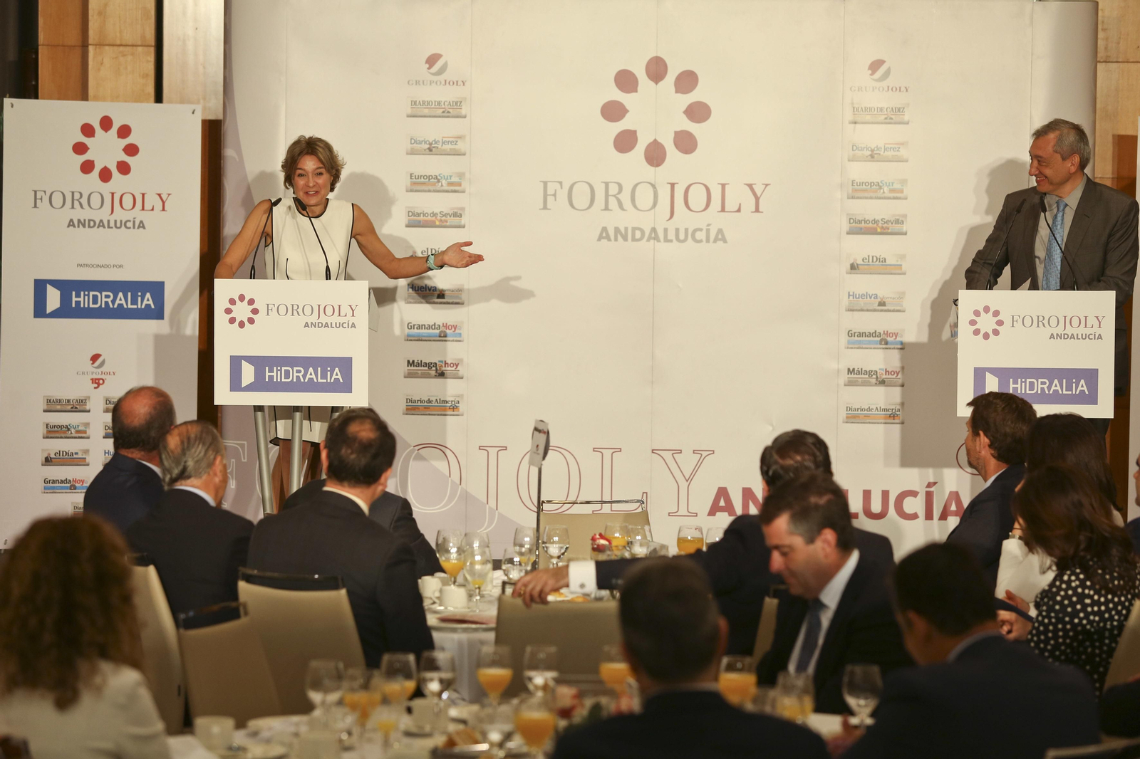 Las imágenes del desayuno-coloquio con Isabel García Tejerina