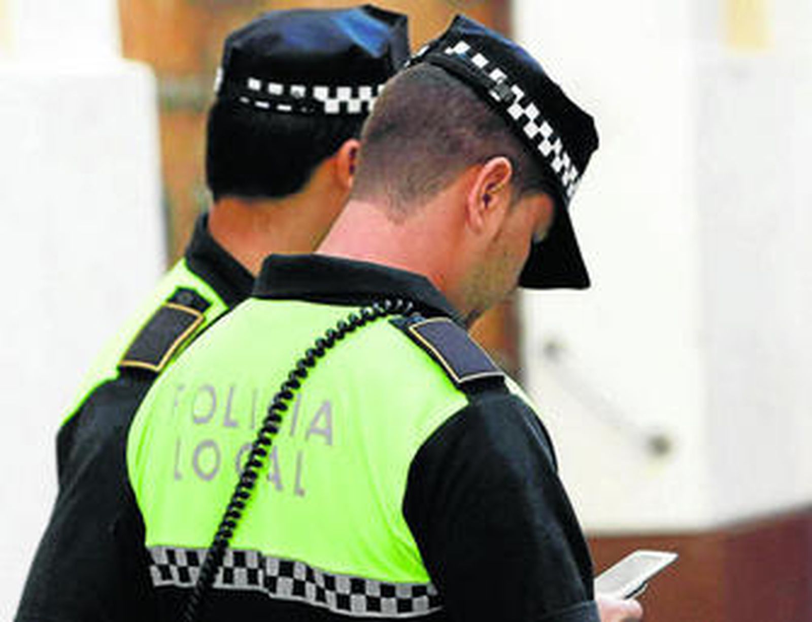 Los agentes de la Policía Local tienen bastante trabajo estos días.