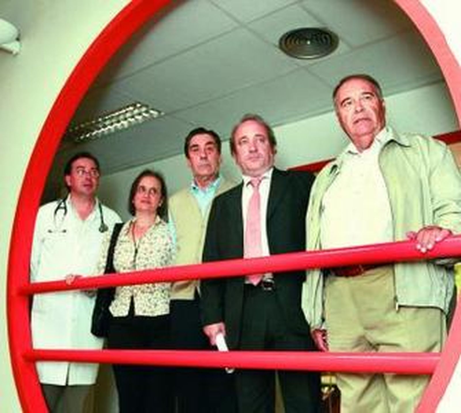Responsables del centro con los presidentes de los colectivos.