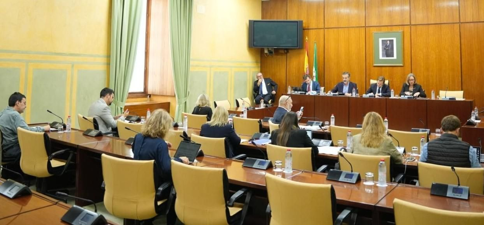 El consejero andaluz de Agricultura, durante su comparecencia en comisión parlamentaria para informar de la situación del sector remolachero. El consejero andaluz de Agricultura, durante su comparecencia en comisión parlamentaria para informar de la situación del sector remolachero.