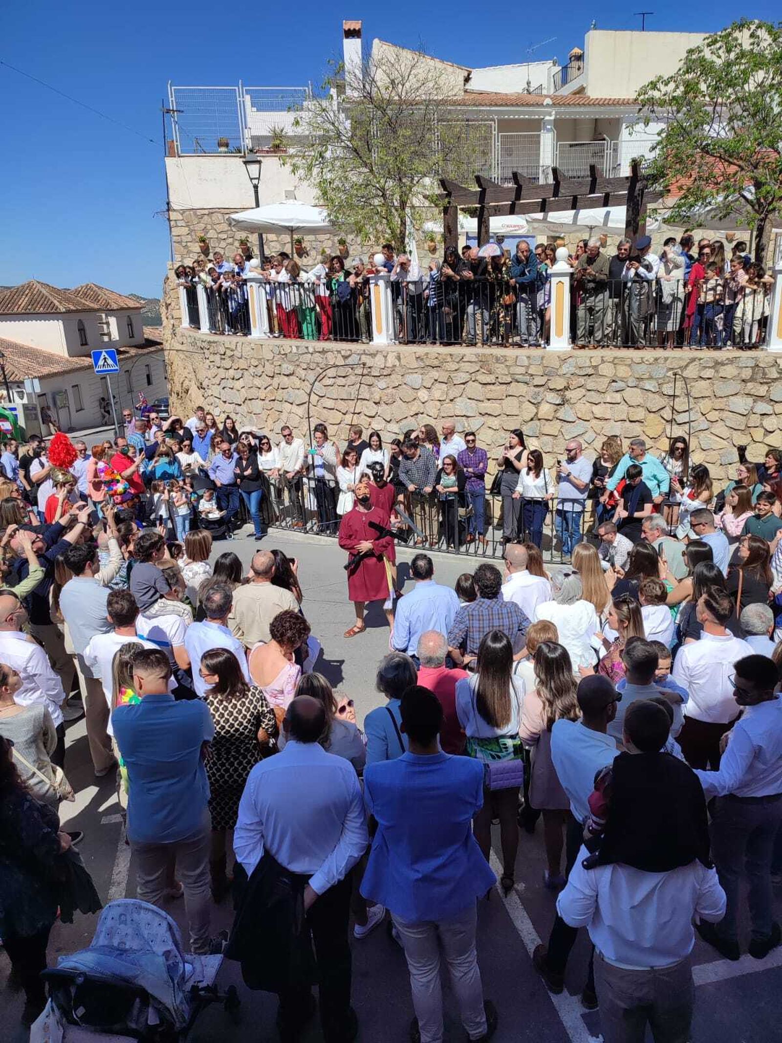 Viernes Santo en Iznájar: la procesión del Calvario, en imágenes