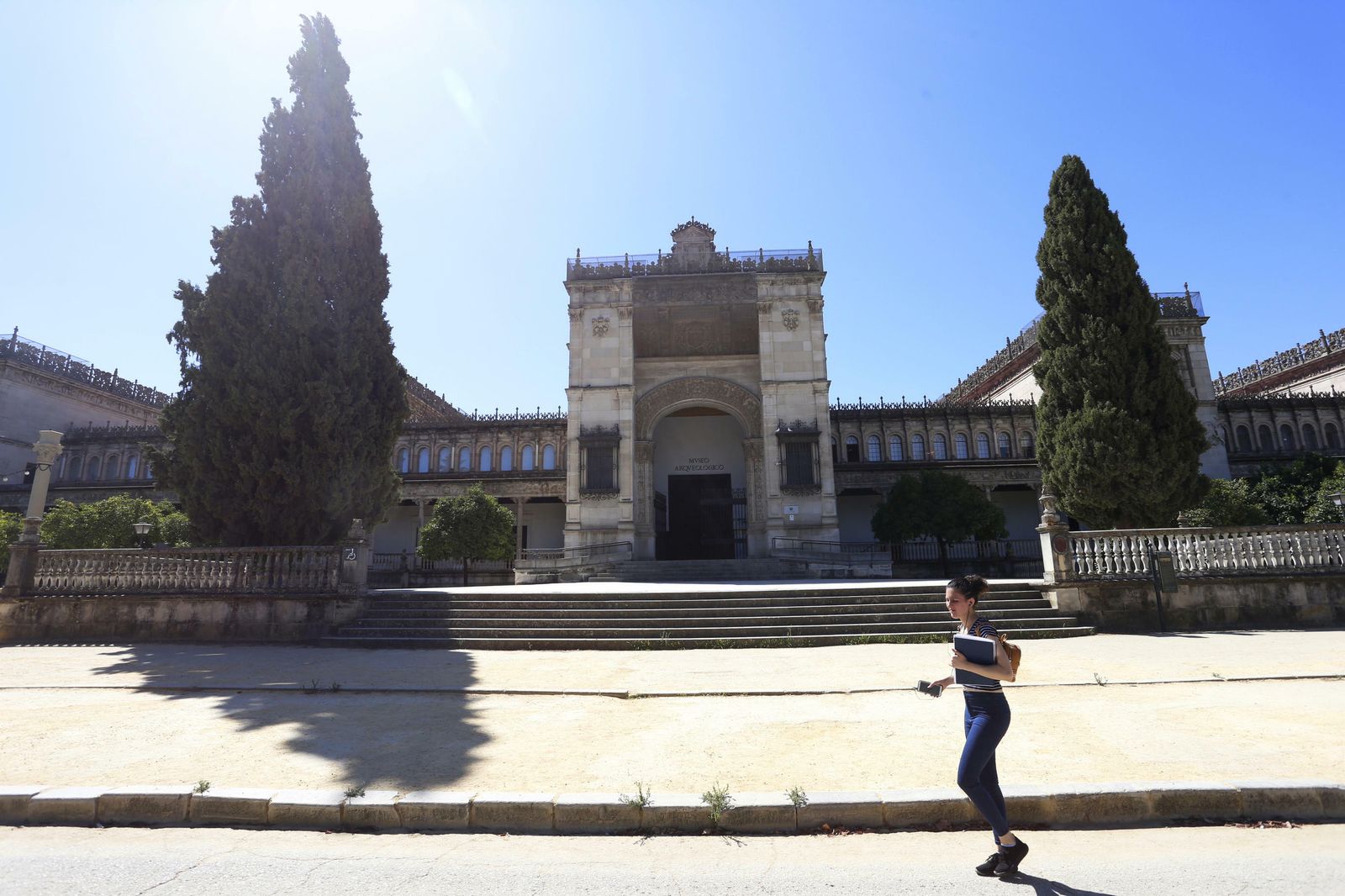 Fachada principal del Museo Arqueológico de Sevilla.