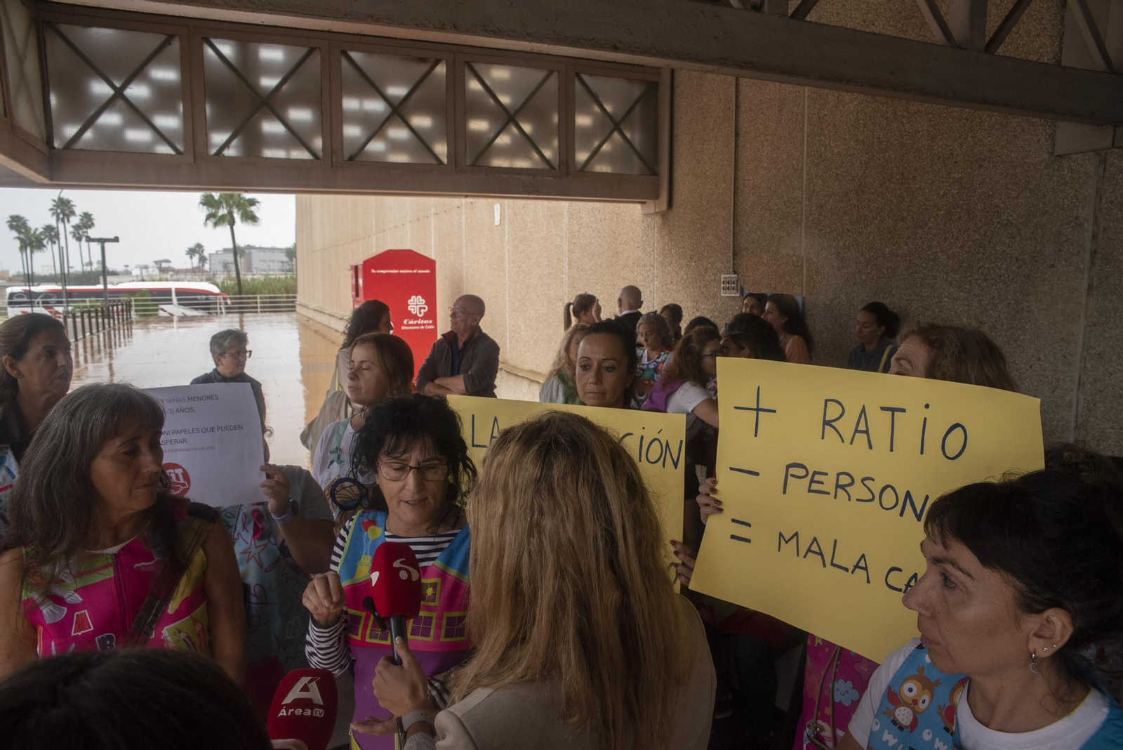 Las fotos de la concentración en La Línea contra el aumento de ratios y la falta de personal en las escuelas infantiles