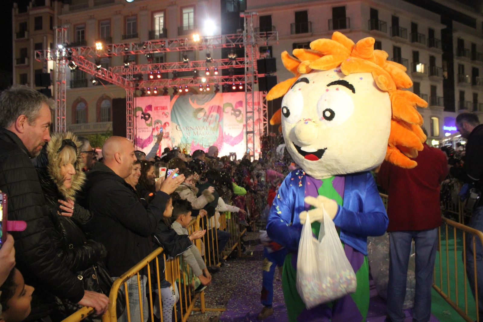 Momo, la mascota del Carnaval, en la batalla de las flores del pasado año.
