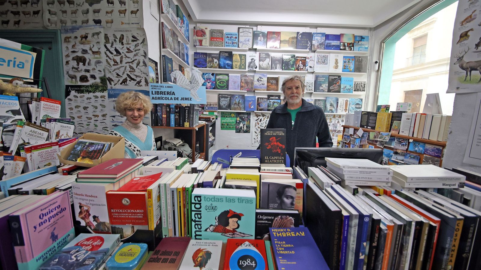 Félix Jiménez de los Galanes y Esther Mora, en la Librería Agrícola de Jerez.