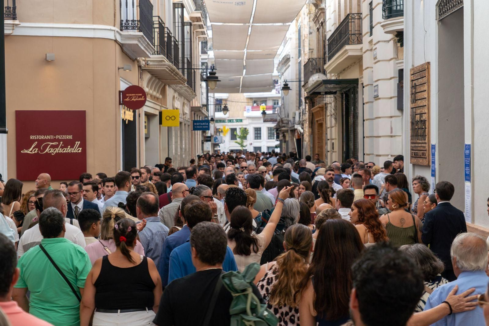 Calle llena de gente