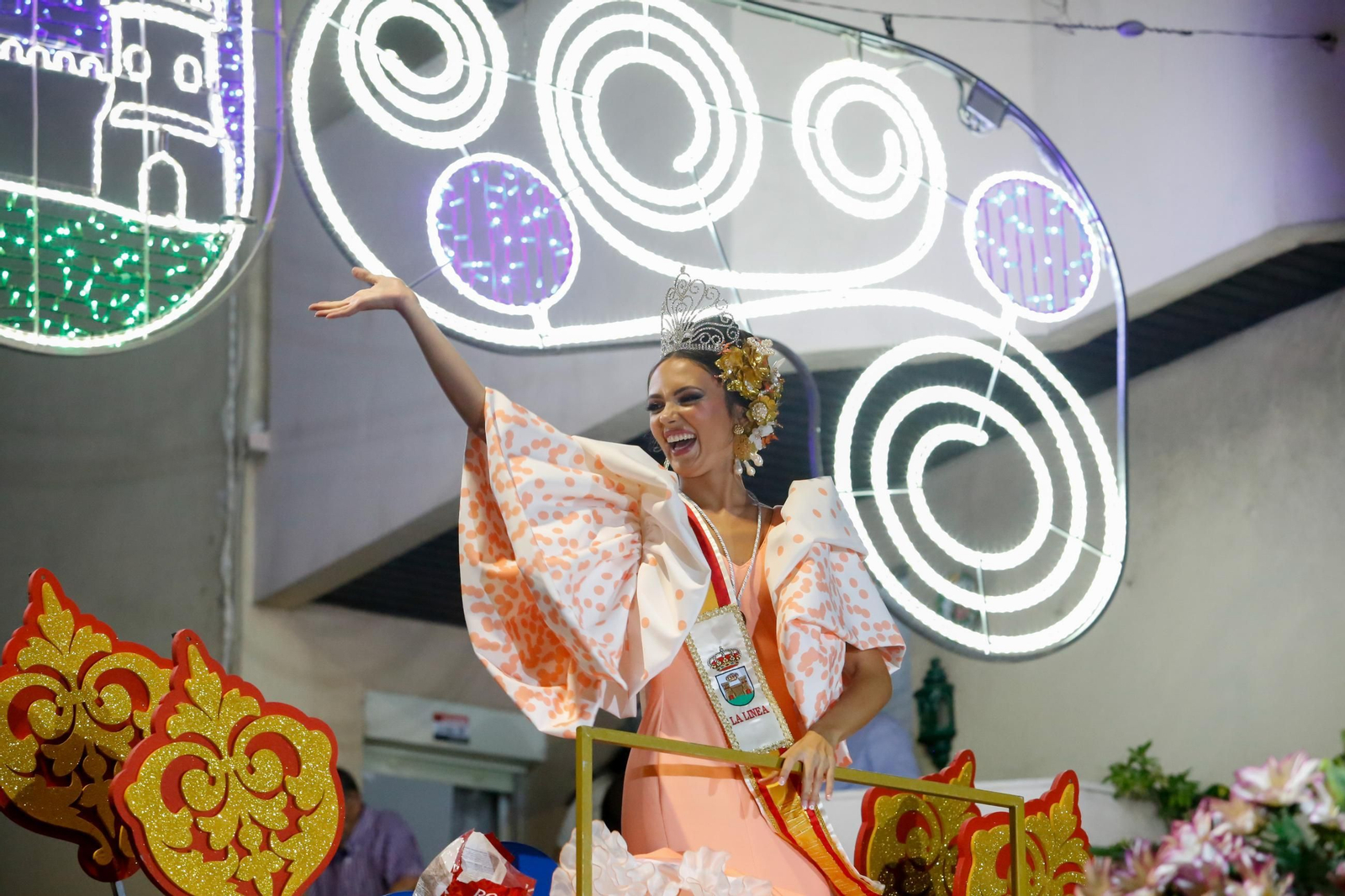 Búscate en las fotos de la cabalgata de la Feria de La Línea