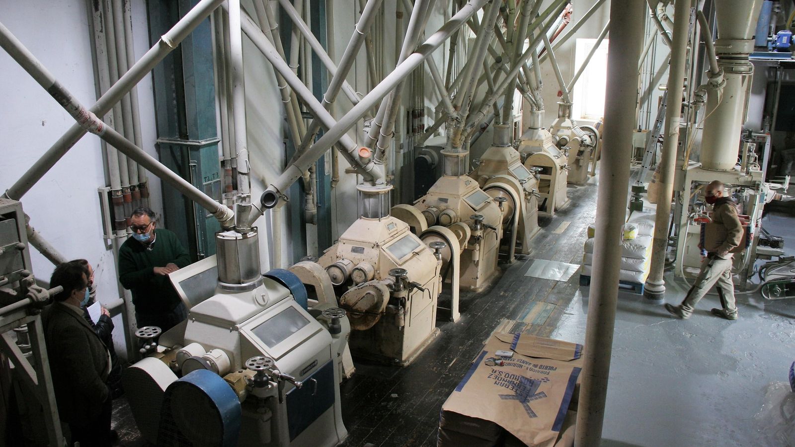 Una vista de la planta baja de la fábrica de harinas.