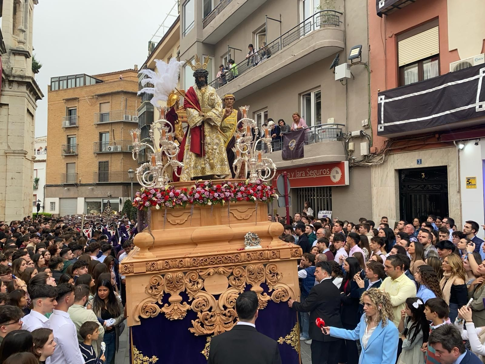Tarde de Domingo de Ramos con cielos grises