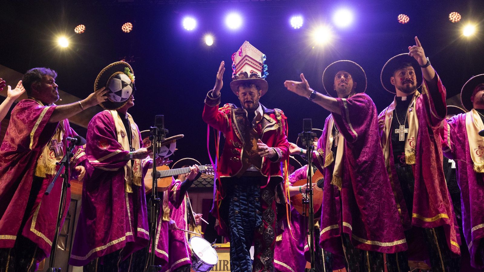 Las imágenes del pregón de Antoñito Molina en el carnaval de Cádiz 2025