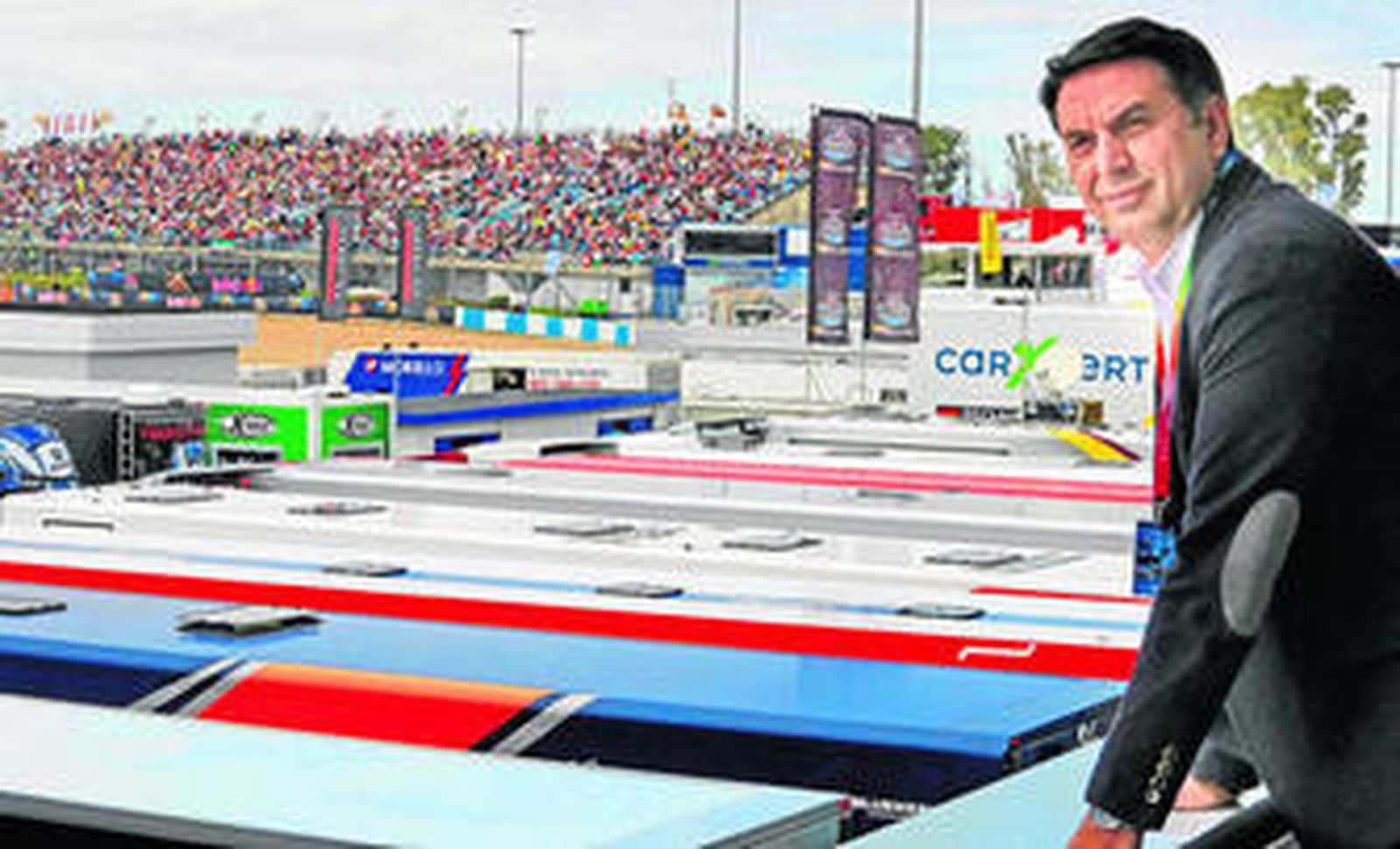 El consejero Francisco Javier Fernández, durante su visita ayer el trazado jerezano.