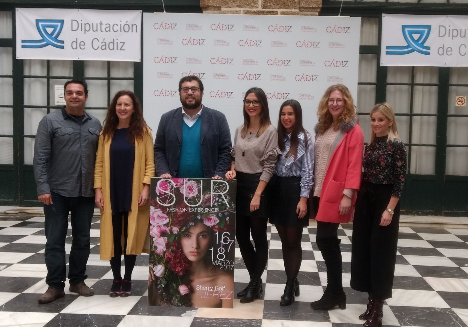 Responsables de la Diputación, junto a los organizadores del exitoso evento.