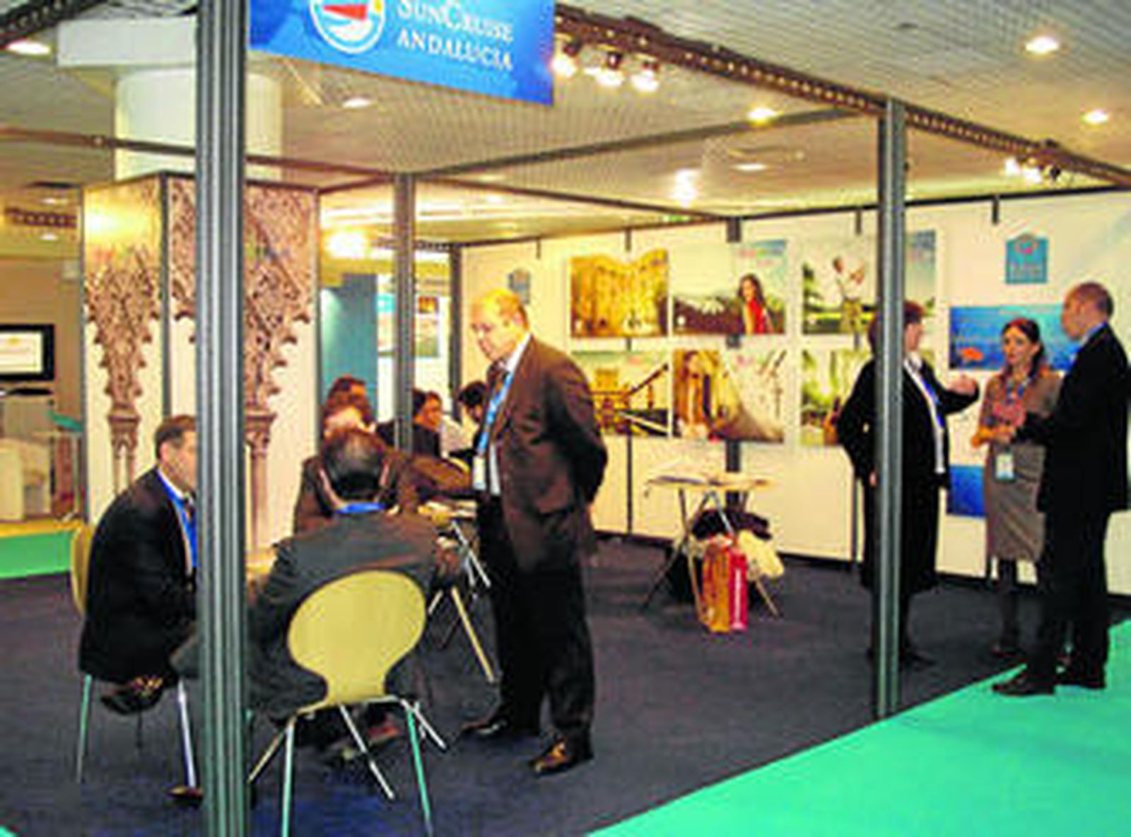 Representantes de la Autoridad Portuaria de Cádiz y de Navantia acuden, juntos, a la feria de Cannes.