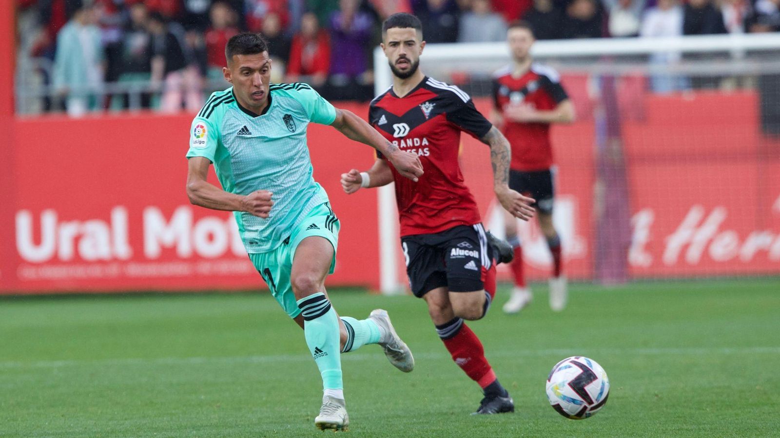Uzuni busca la meta rival en el partido de este sábado