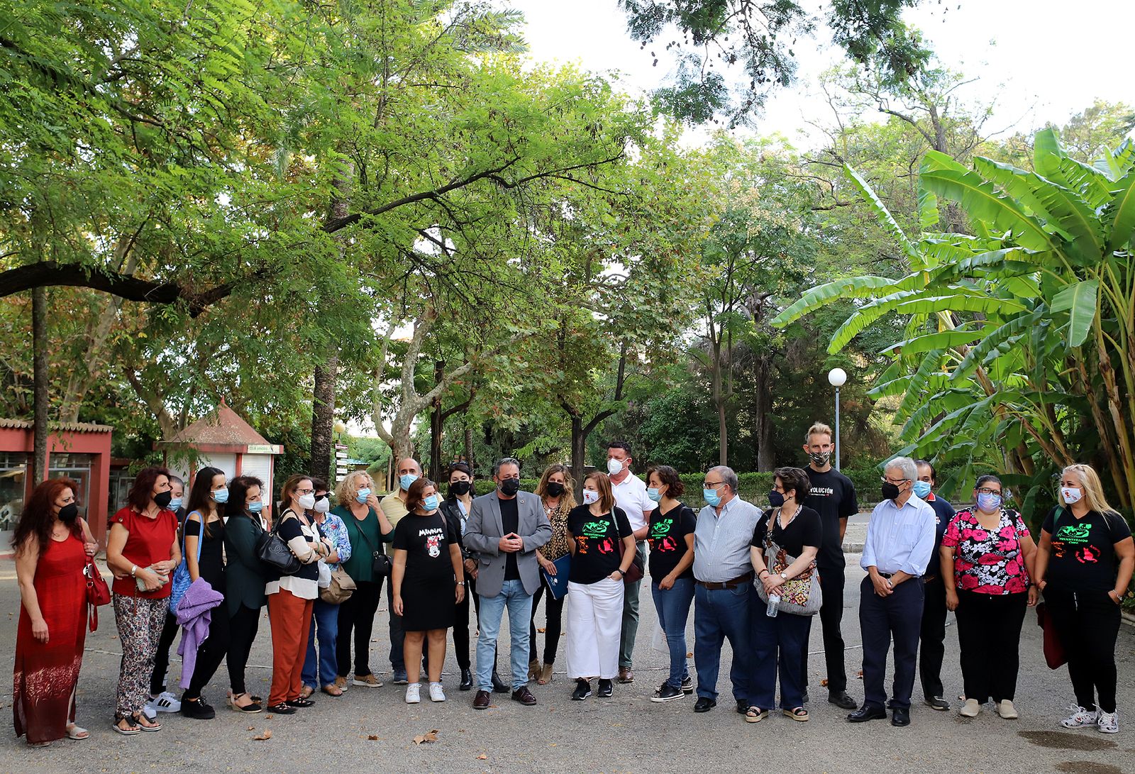 Rubén Pérez, con representantes de las cinco protectoras de gatos de Jerez
