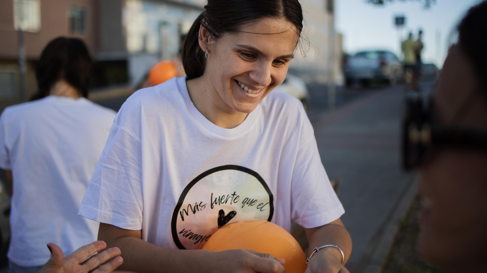 Familia y amigos de Alba Barrera la sorprenden a los pies de su habitación en el Hospital de Jerez