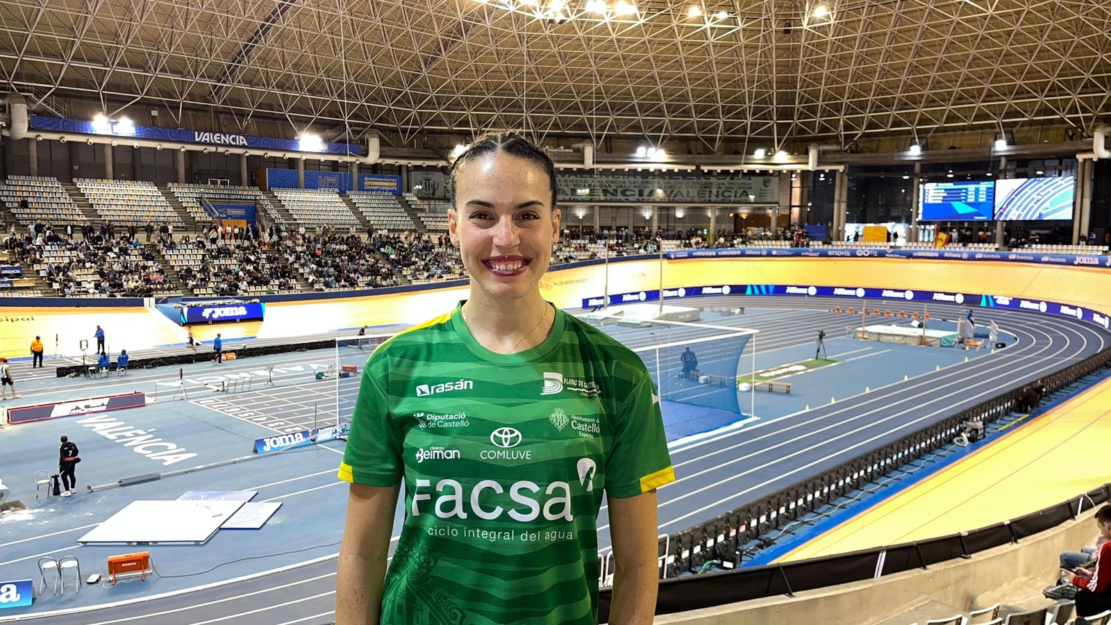 Carmen Avilés sonríe tras obtener el pase a la final.