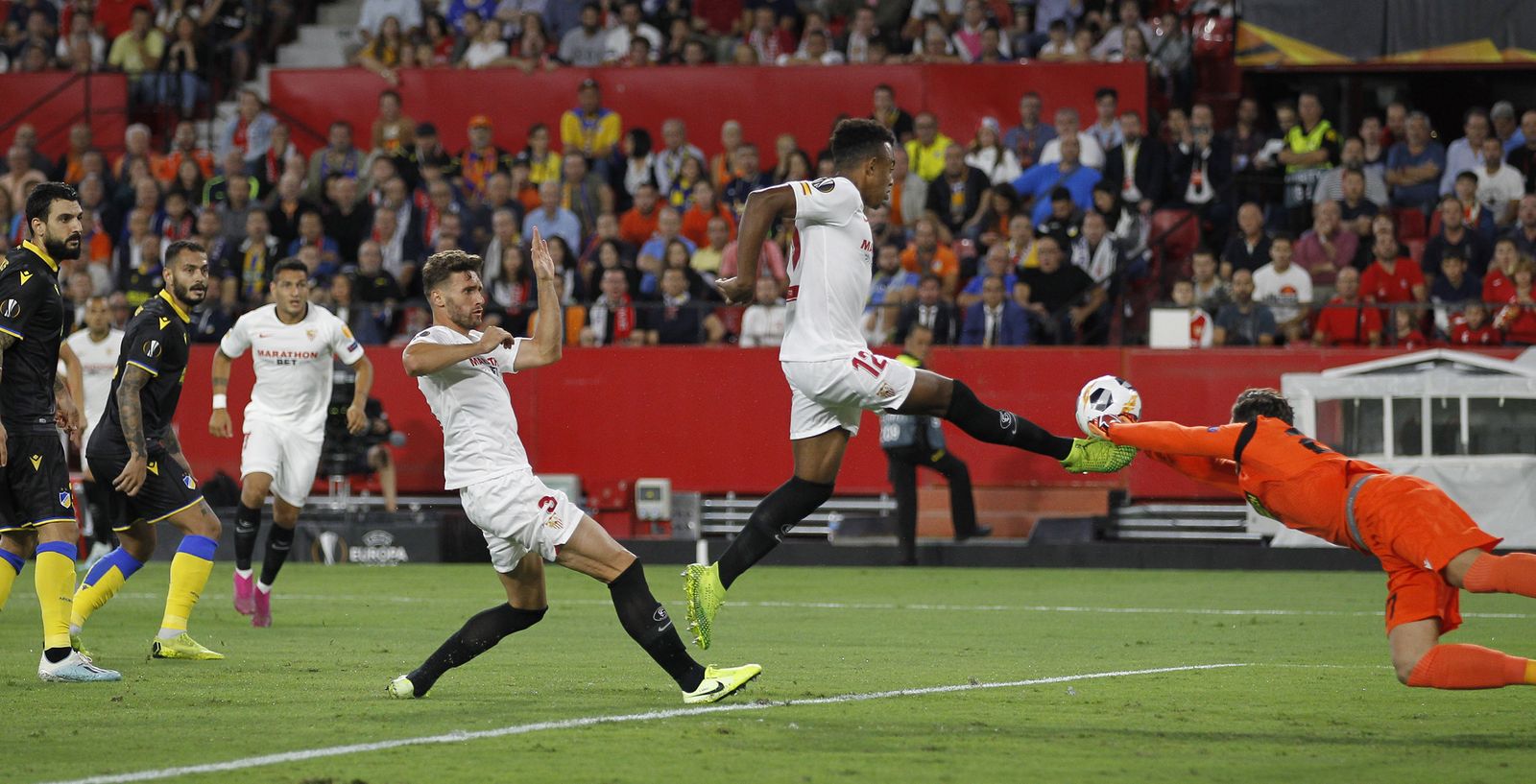 Las fotos del Sevilla-Apoel