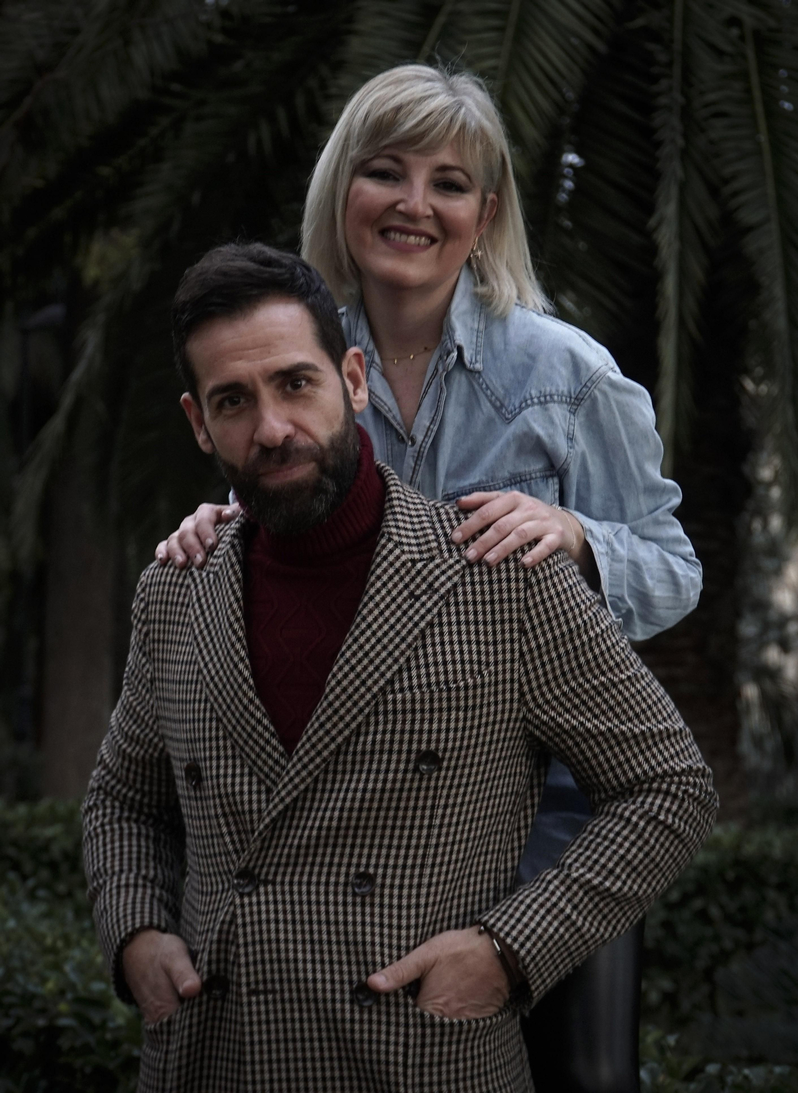 Otra imagen de la sesión fotográfica a Ismael Jordi y Mariola Cantarero.