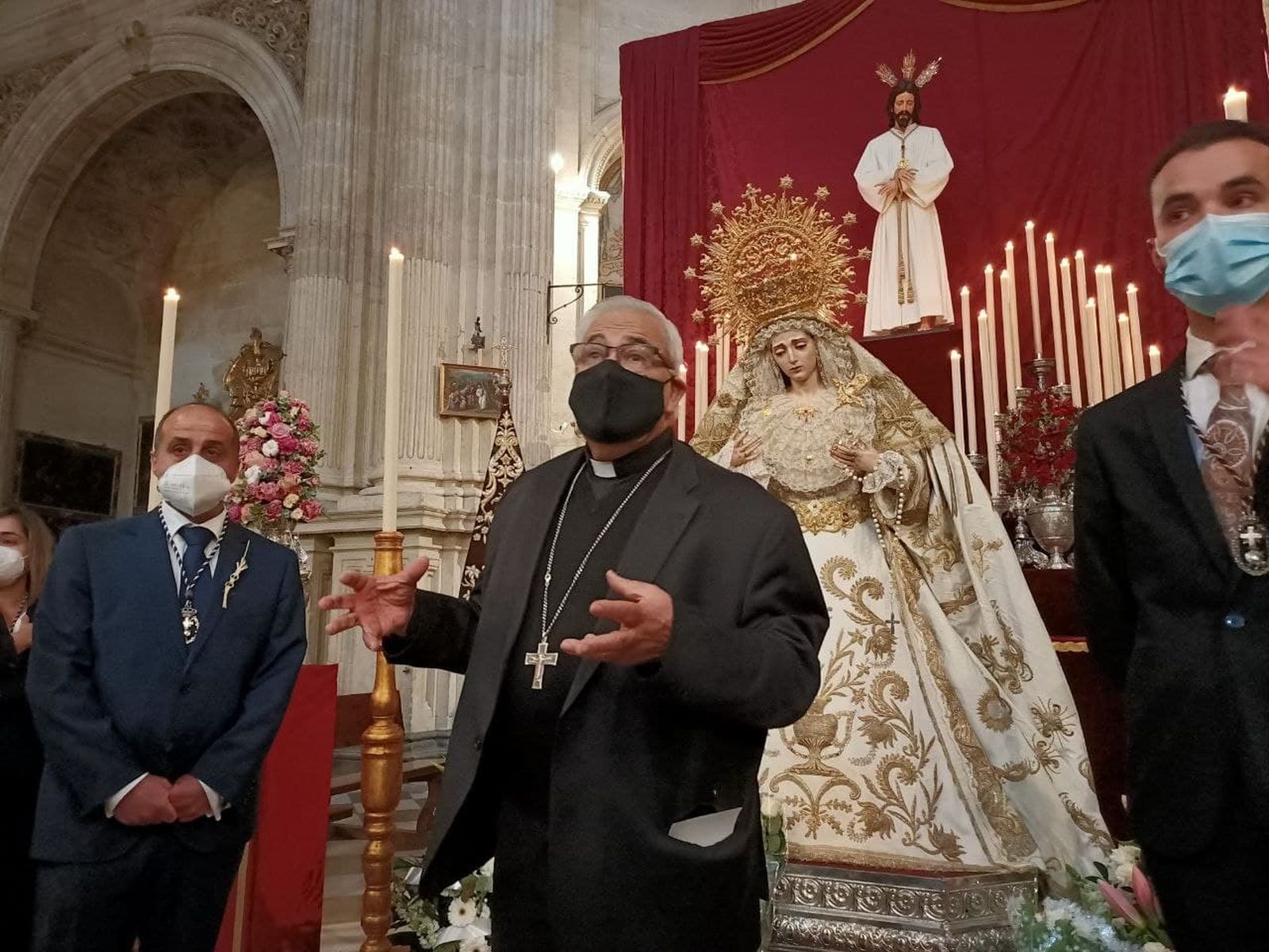 El arzobispo de Granada: "Habrá tiempo de celebrar la Semana Santa que no hemos podido celebrar este año"