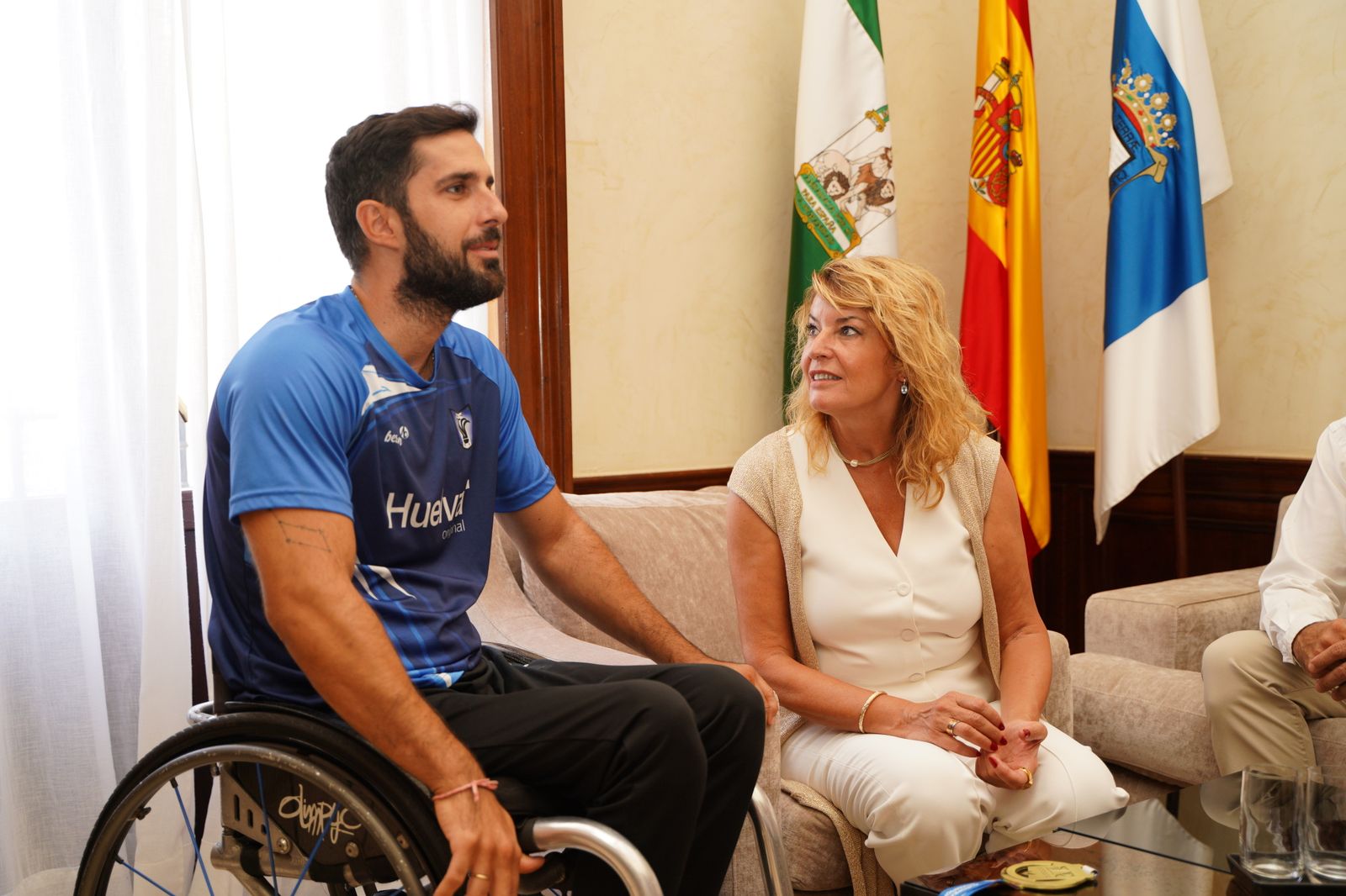 Pilar Miranda junto a Francisco Motero, este jueves en el Ayuntamiento de Huelva.