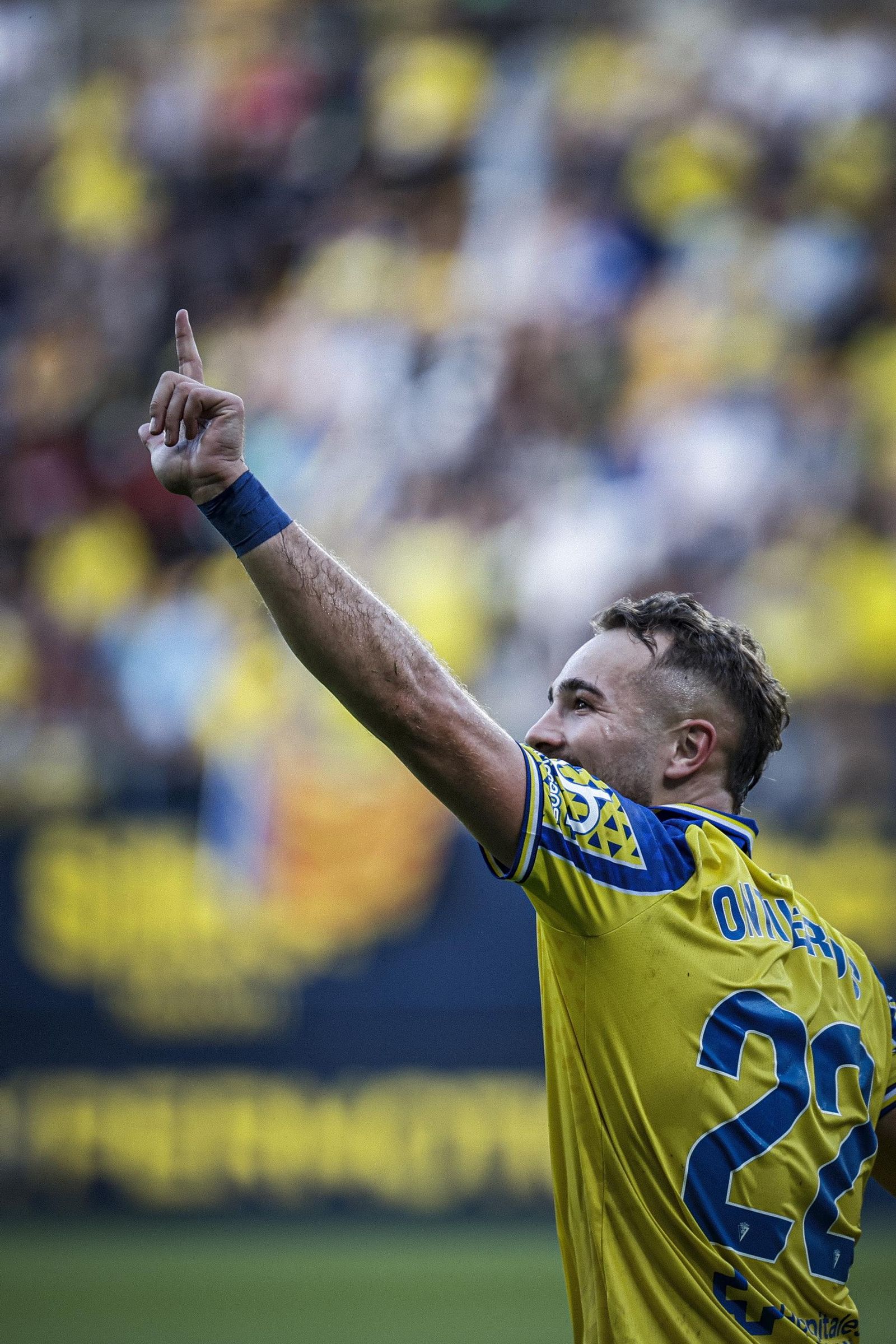 Búscate entre las imágenes del partido de fútbol entre Cádiz CF y Córdoba CF