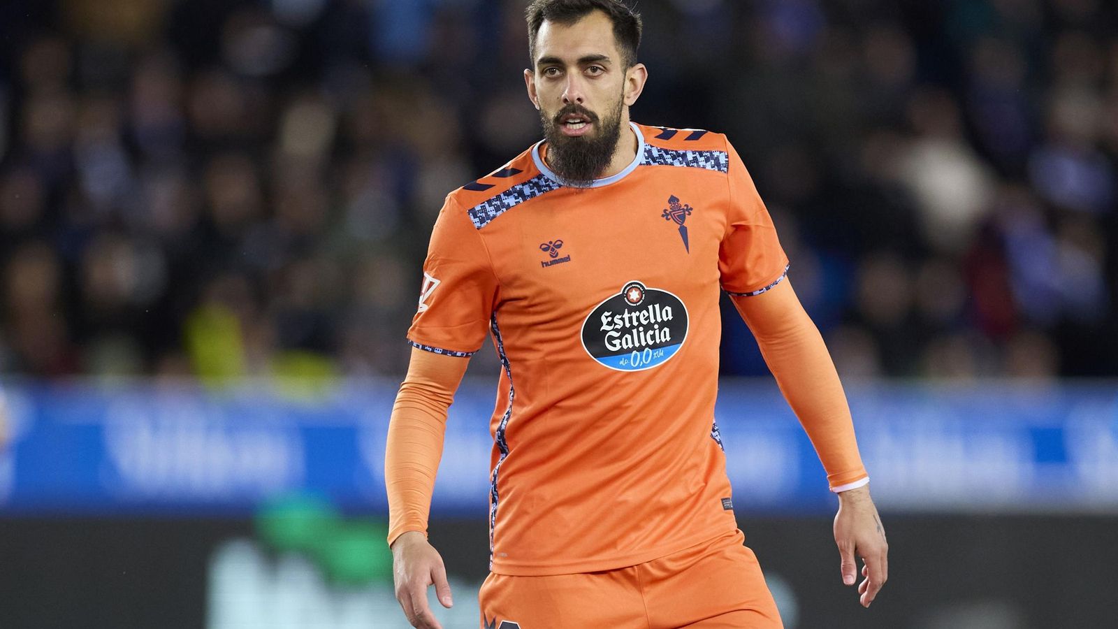 Borja Iglesias, en un encuentro con el Celta de Vigo.