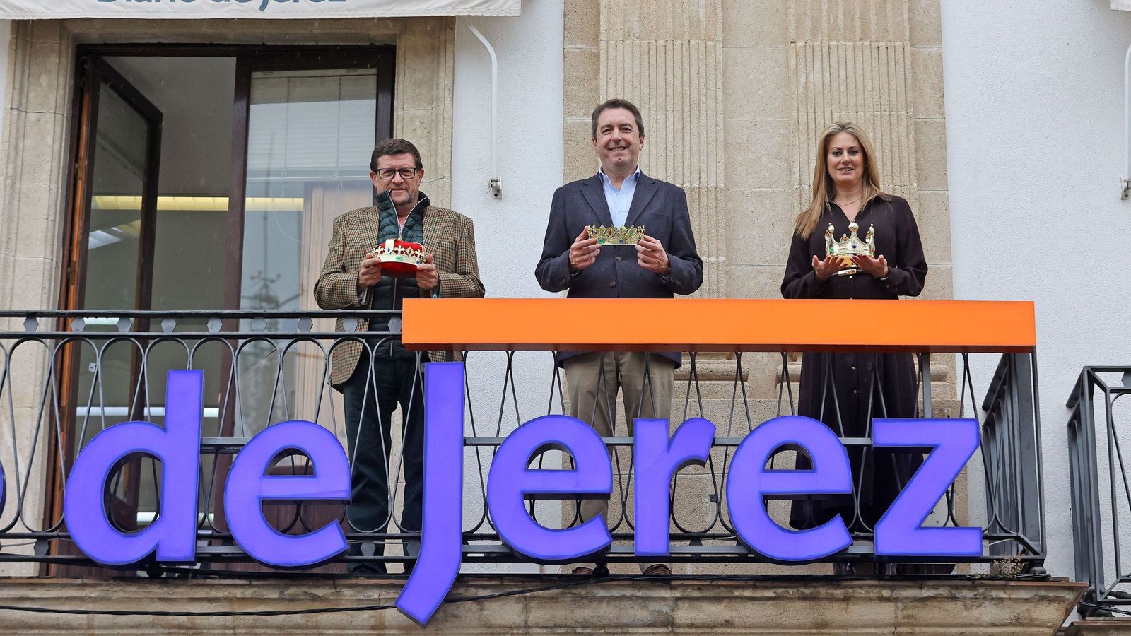 Antonio Ramírez, Juan Carlos Durán, y Ana Belén Morillo, en el balcón de Diario de Jerez.