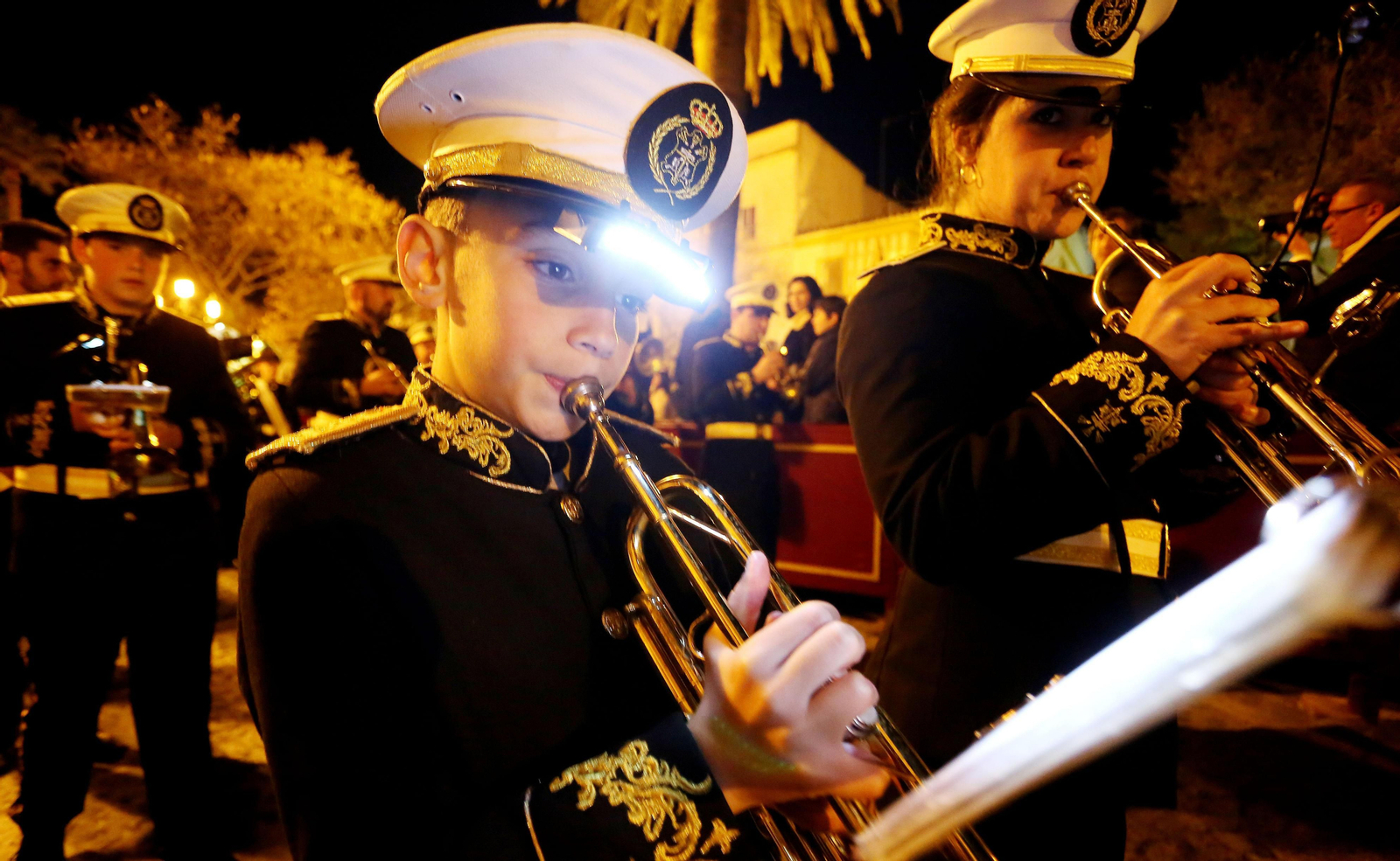 Al igual que en las cofradías, es importante que en las bandas de música haya también una buena cantera, algo que existe como se puede ver en la imagen.