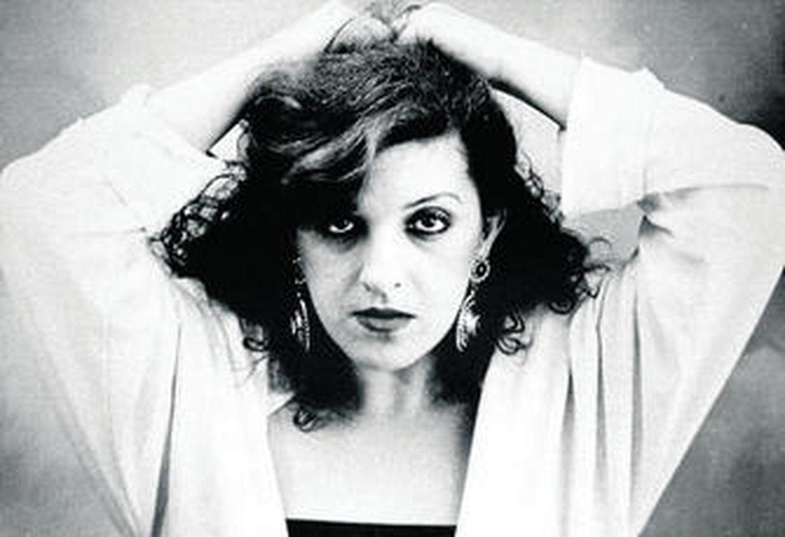 1. La pintora María Fernández Lizaso y el arquitecto Manuel Basallote, ambos portuenses y organizadores de 'Diáspora'. 2. El dramaturgo y director de teatro José Luis Alonso de Santos, que tiene su segunda vivienda en El Puerto.  3. El autor, actor y director Juan García Larrondo junto a la escritora Desiree Ortega, quienes harán la lectura dramatizada de la obra 'Antífona a Santa Rita del colon irascible'. (Domingo 21 de agosto, 23:00 horas). 4. Imagen de archivo de la actriz portuense Montse Torrent que impartirá un taller de teatro. 5. Una fotografía del cantante perteneciente al grupo 'Handicap', que participa en el evento y es el responsable de coordinación de los grupos.