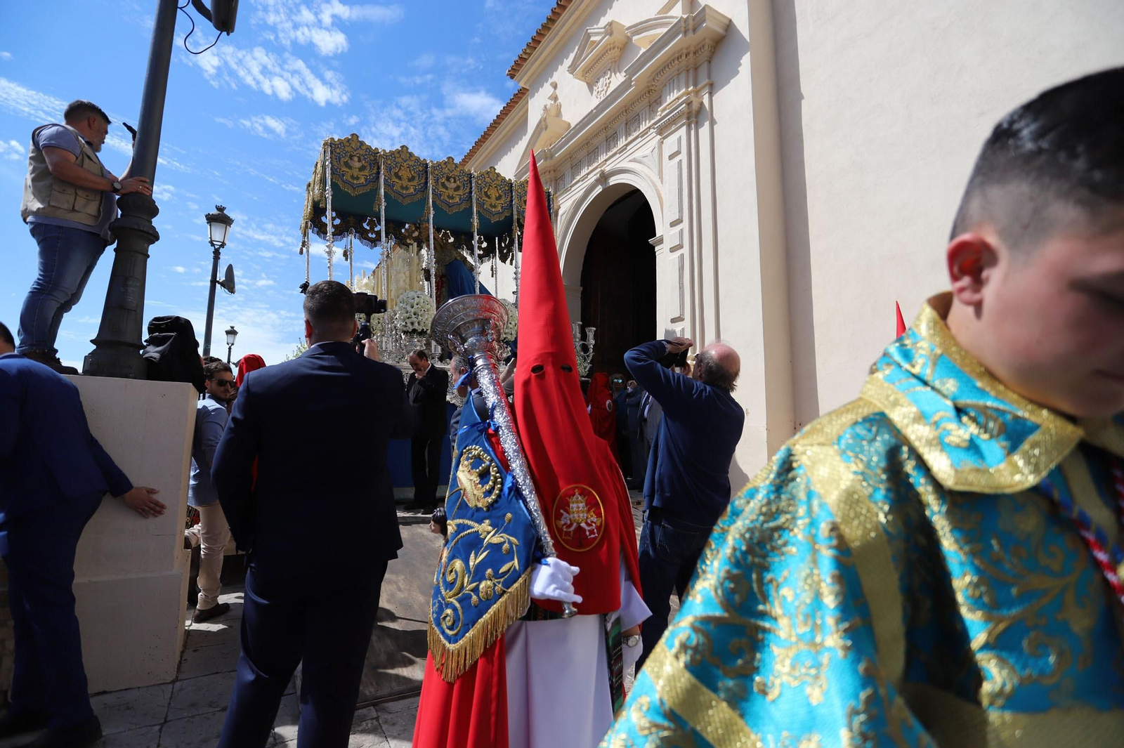 Imágenes del recorrido de la Borriquita  por las calles de Huelva