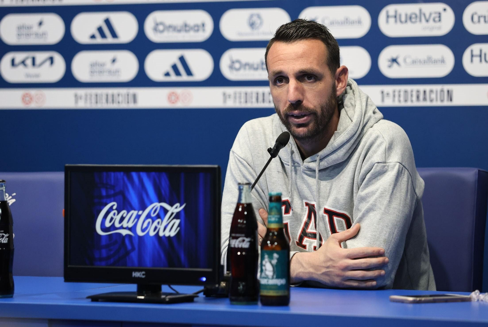 Rubén Gálvez durante una rueda de prensa esta temporada.