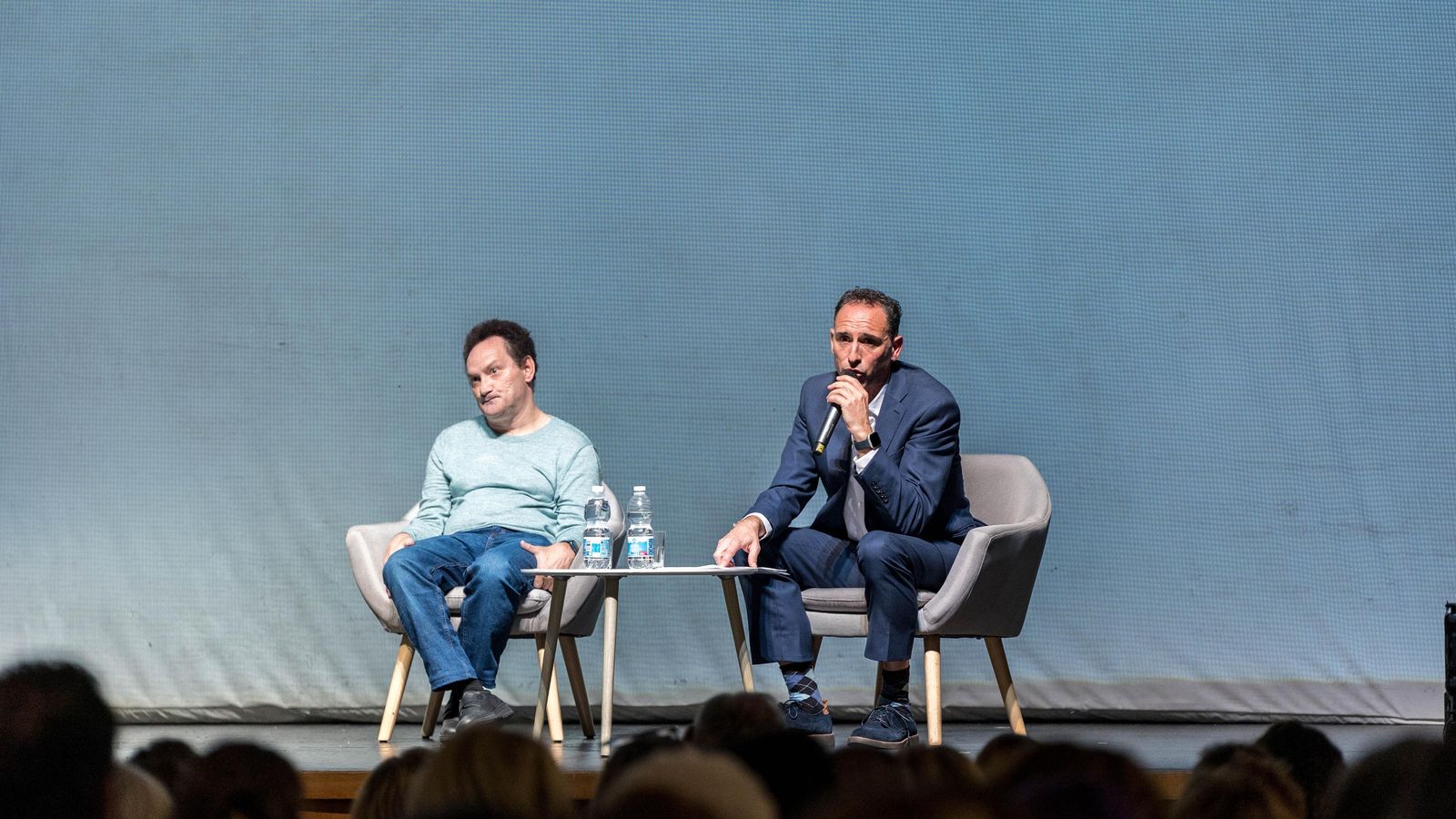 Charla sobre el documental 'Parada anterior. Un viaje hacia el amor' en el Teatro de Las Cortes.