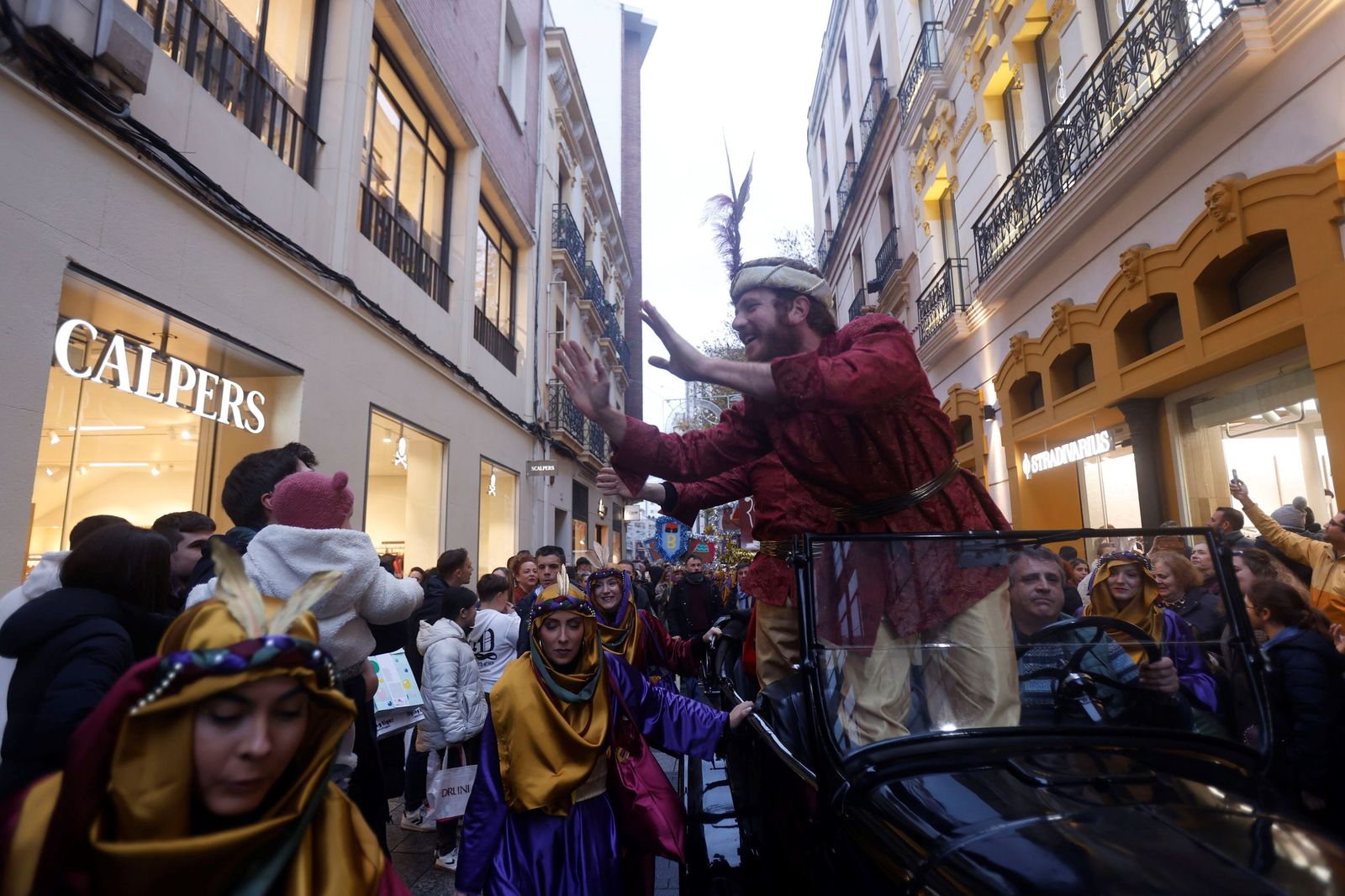 El Cartero Real llena de ilusión el Centro de Córdoba, en imágenes