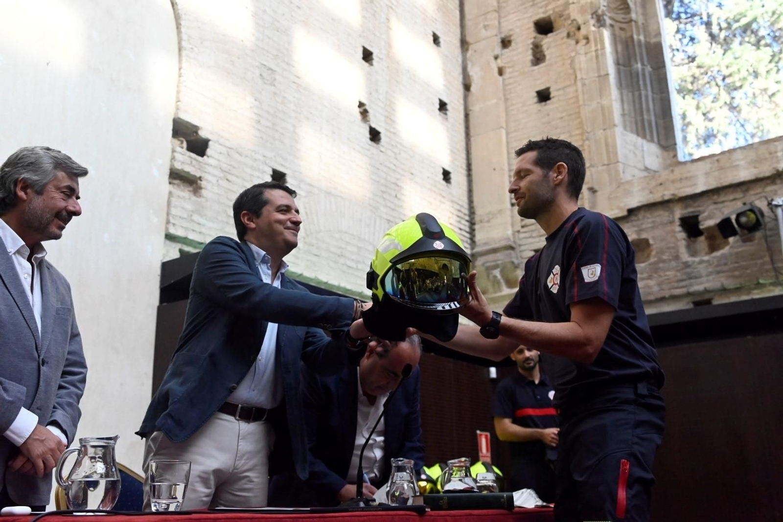 Las imágenes de la toma de posesión de nuevos bomberos de Córdoba