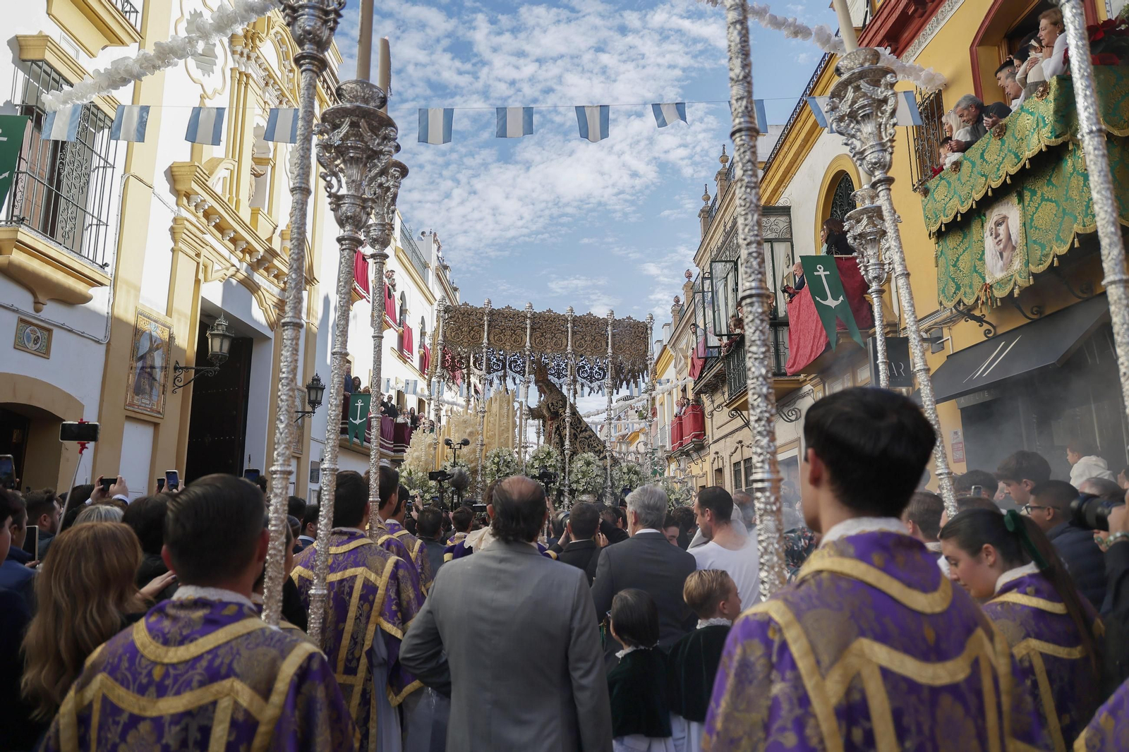 Las imágenes del traslado de la Esperanza de Triana a la Catedral