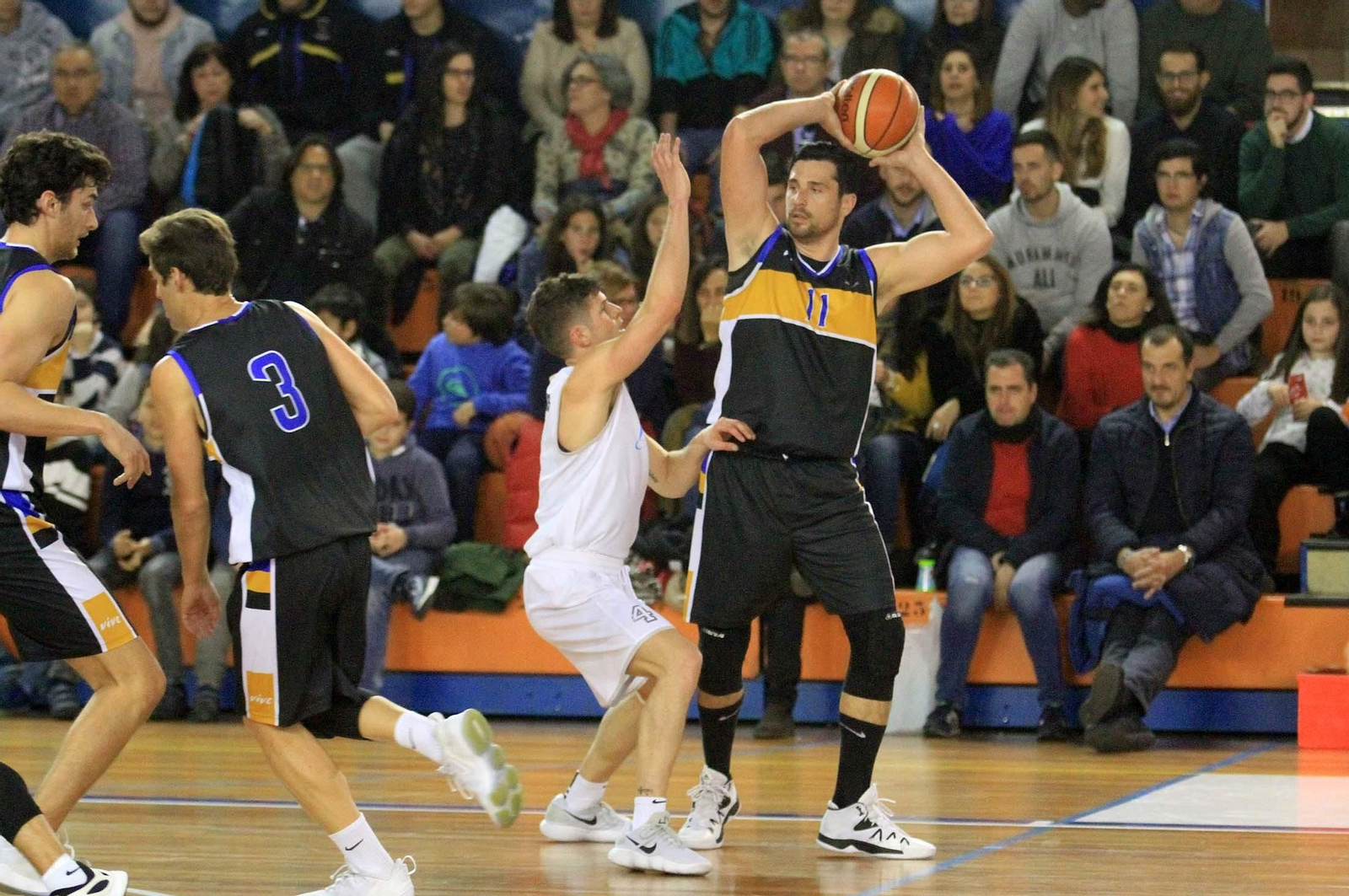 Imágenes del partido de baloncesto Enrique Benítez- Benahavís