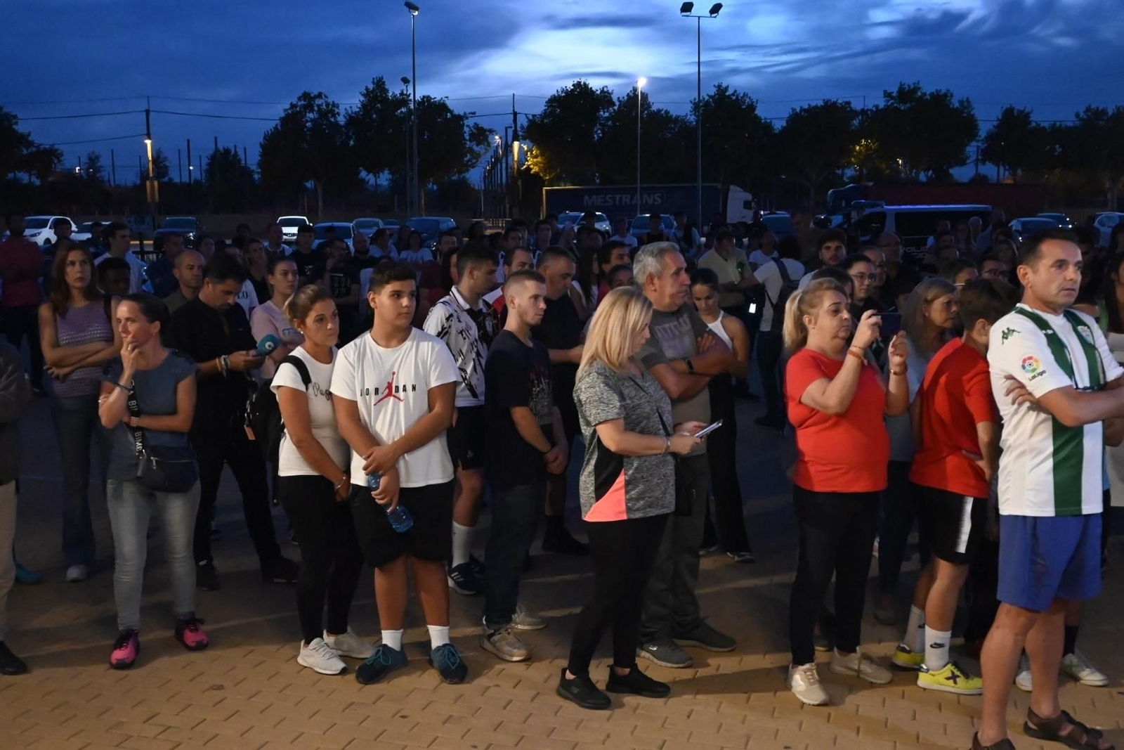 El homenaje del Córdoba CF a Álvaro Prieto a las puertas de El Arcángel, en imágenes