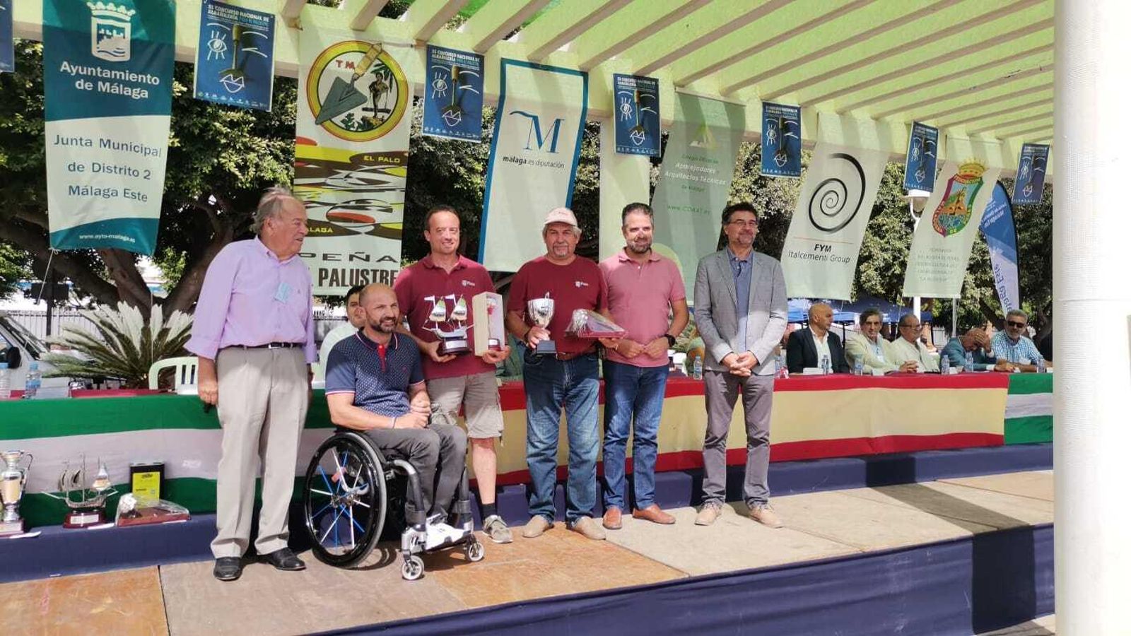 El oficial Aleix Plana y su ayudante Vasile Safta.