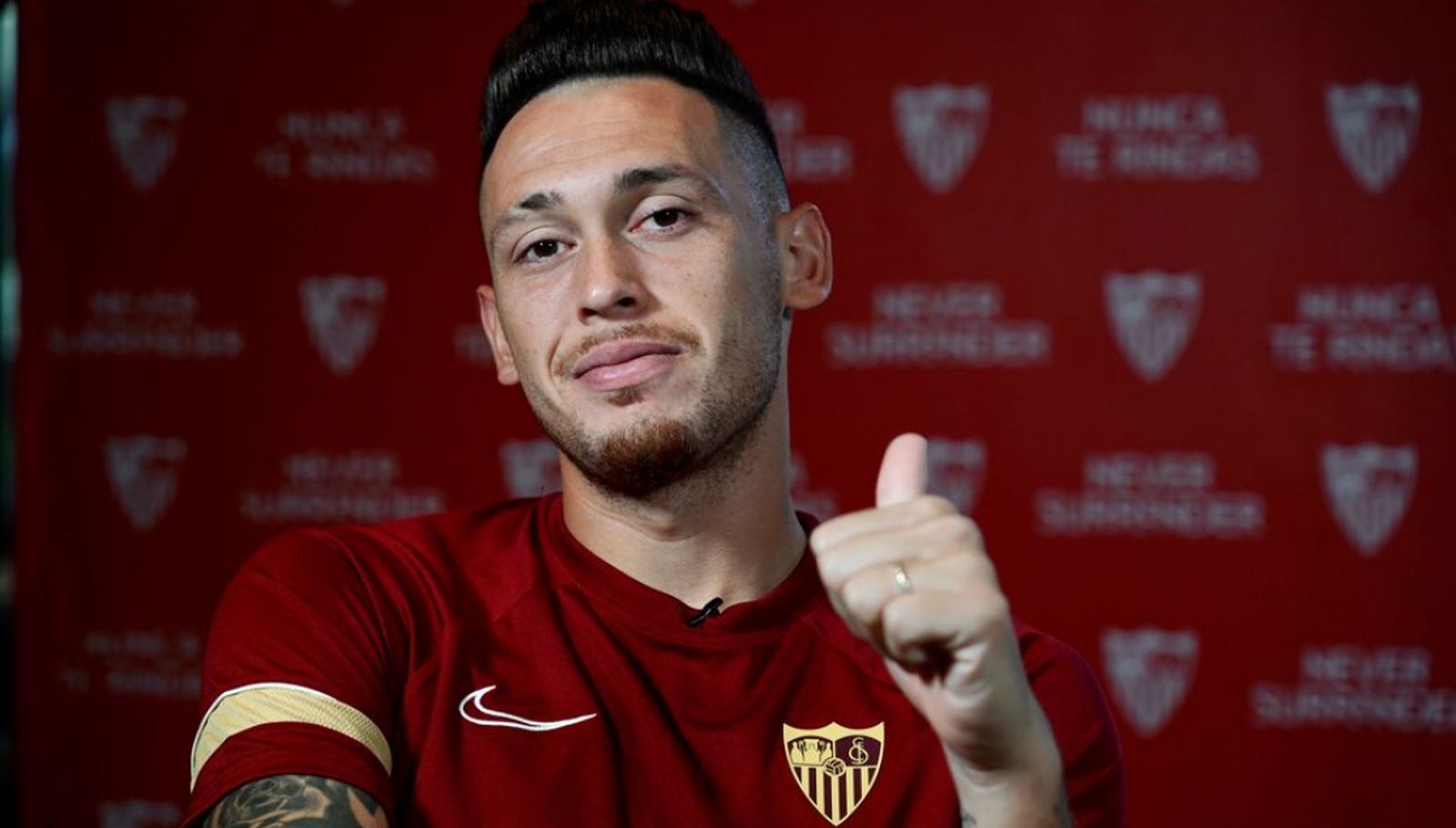 Lucas Ocampos, durante su entrevista a los medios del Sevilla.
