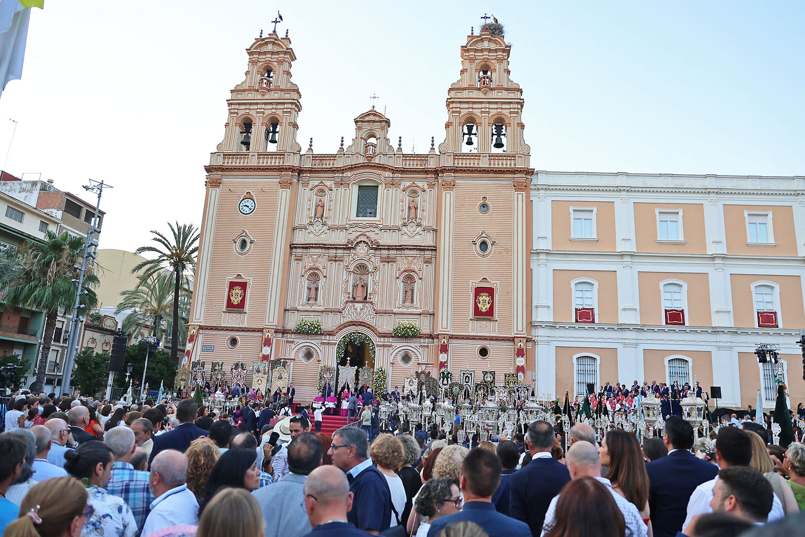 Imágenes del Rosario Jubilar rociero celebrado por las 25 hermandades filiales de la Matriz de Almonte en La Merced