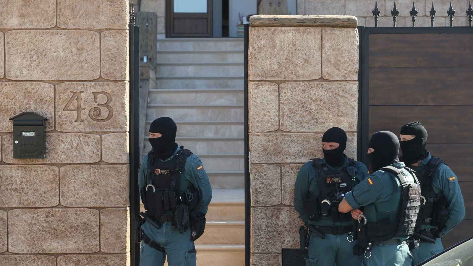 Dispositivo de la Guardia Civil en la urbanización Santa Margarita, este miércoles.