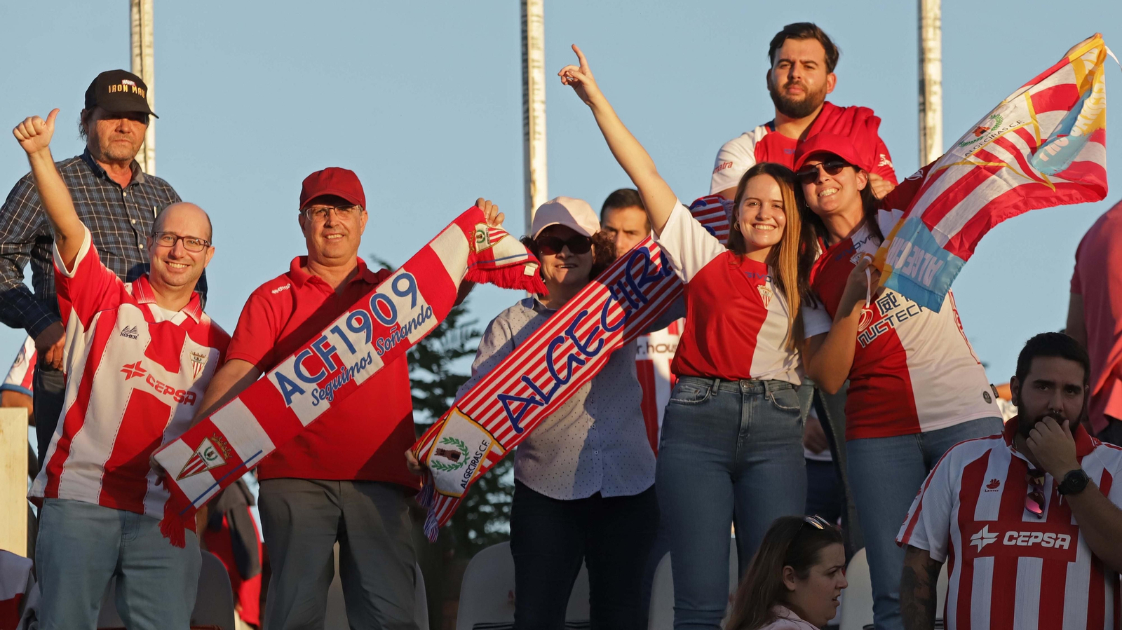 Fotos de la afición en el Nuevo Mirador