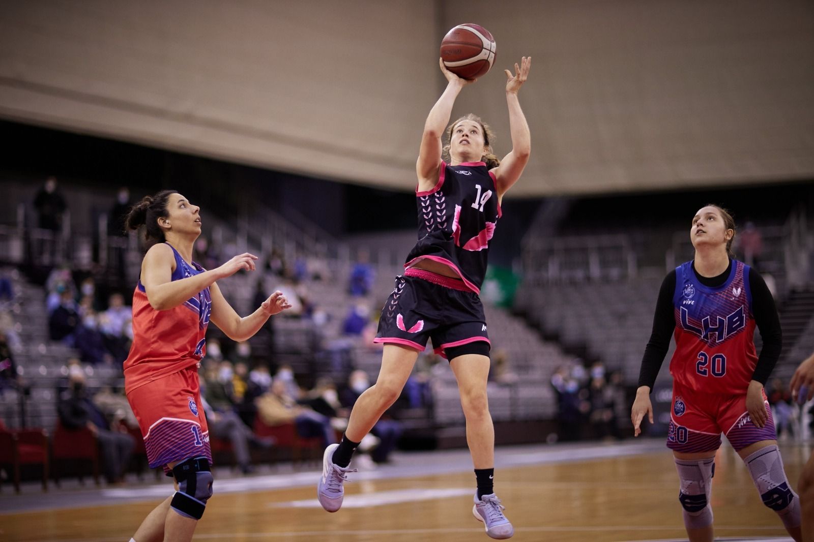 Lanzamiento al aro del Raca Granada